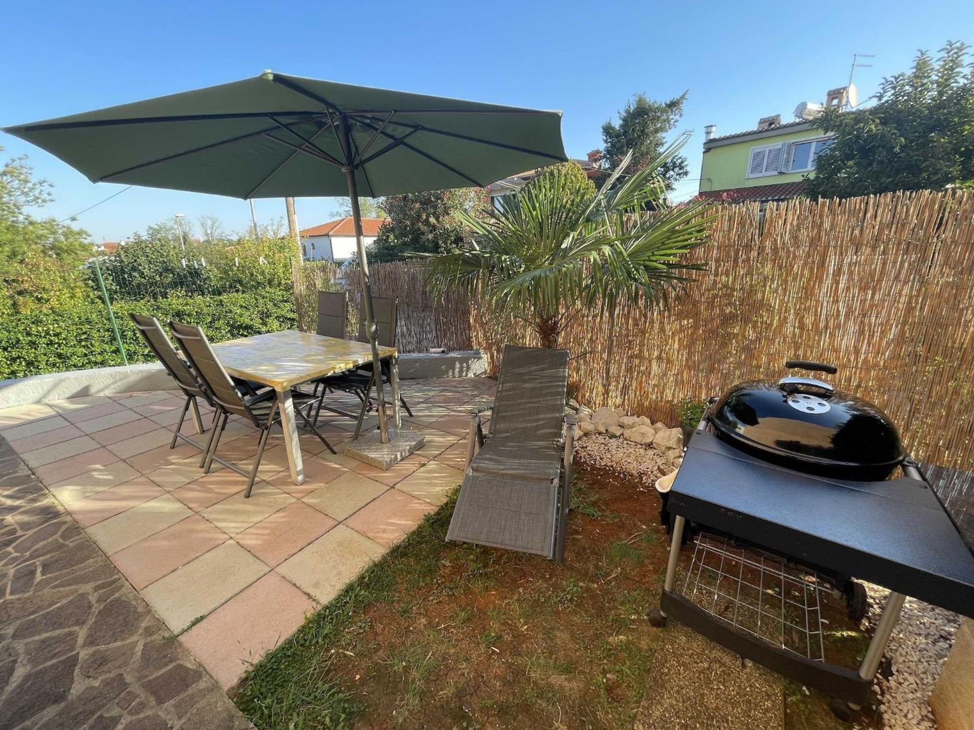 Classic And Modern With Terrace And Bbq - Two Bedroom With Terrace Apartment Umag